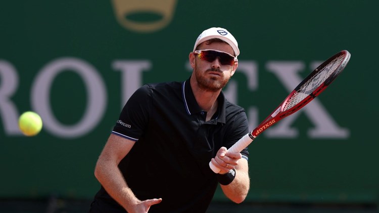 Jamie Murray hitting a volley in the Monte-Carlo Masters 2022