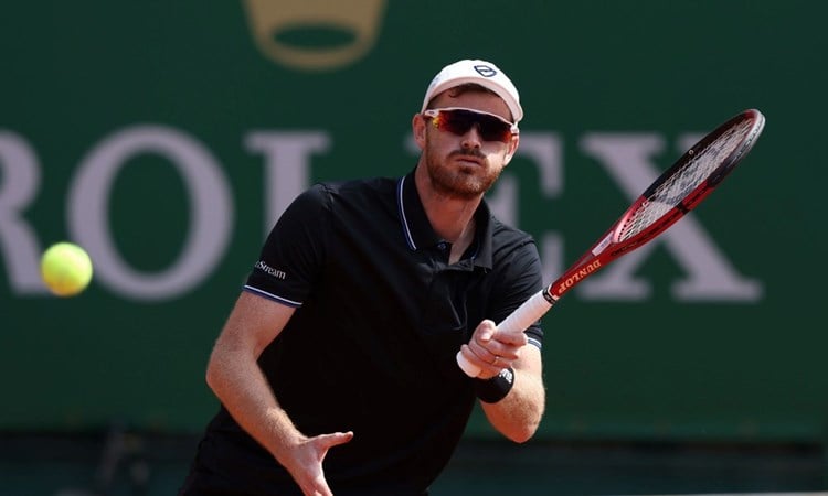 Jamie Murray hitting a volley in the Monte-Carlo Masters 2022