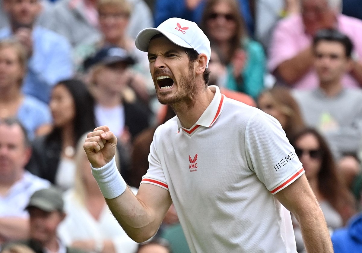 Andy Murray celebrates.jpg