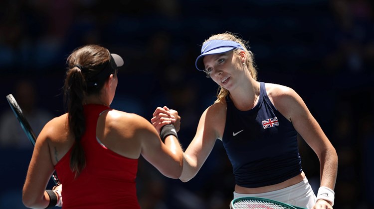 Katie Boulter shakes Jessica Pegula's hand at the United Cup