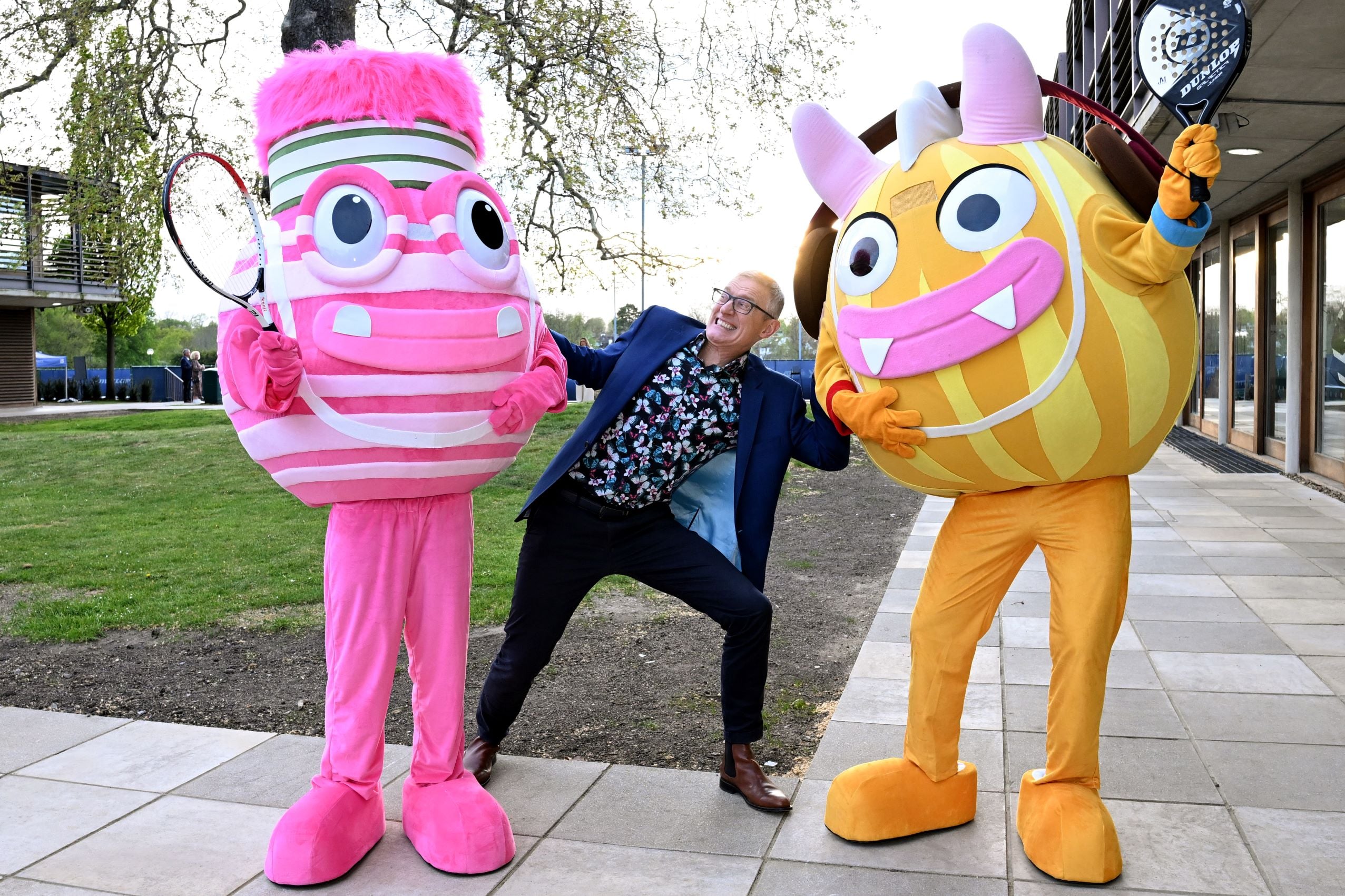Broadcaster Jeremy Vine posting with two Tennisables