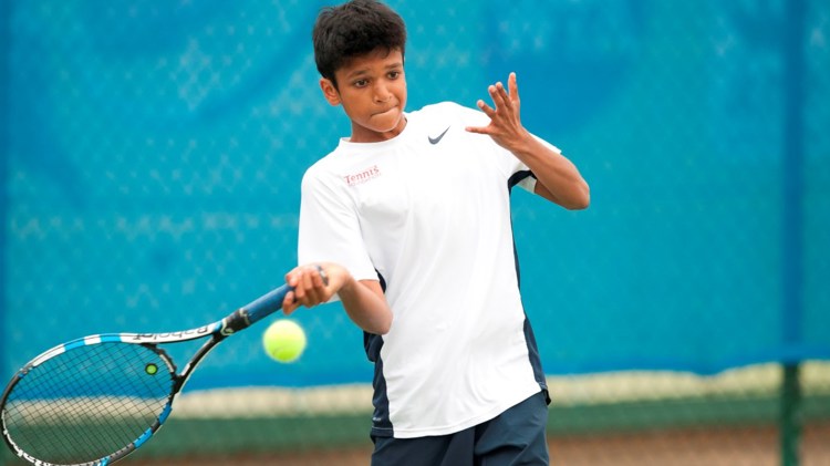 reat Britain's Esah Hayat at the 2015 World Deaf Tennis Championships
