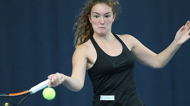Phoebe Suthers hitting a forehand