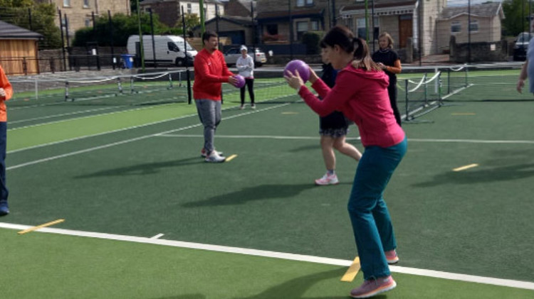 players training  on court for Level 1  coaching assistant coach at Lanark tennis club
