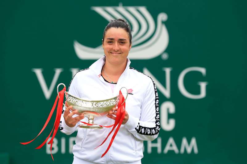 Ons Jabeur women's champion holding the trophy at the 2021 Birmingham Classic