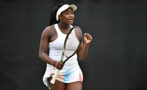 Hephzibah Oluwadare fist pumps at the Rothesay Open Nottingham