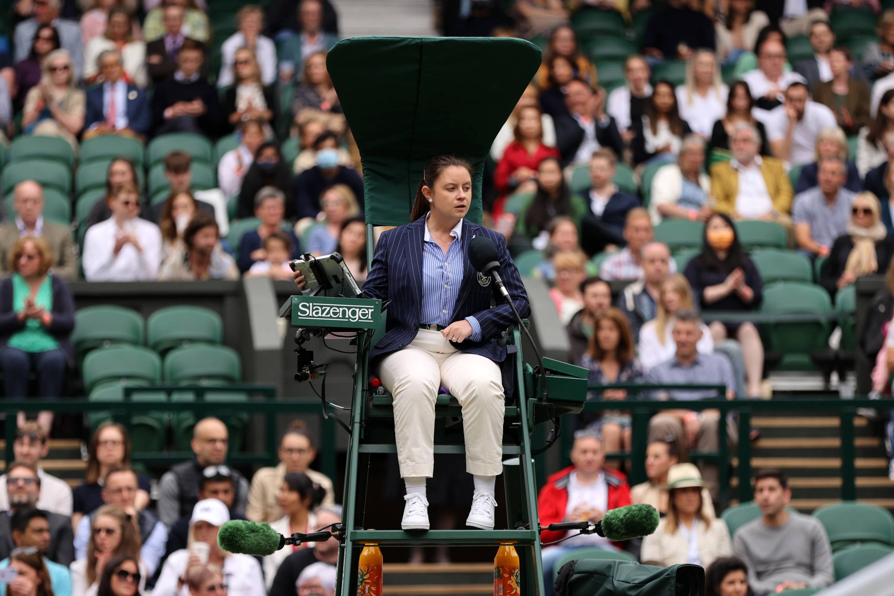 Kelly Thomson achieves Gold Badge Chair Umpire status