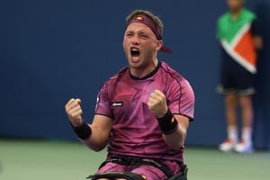Alfie Hewett celebrates victory