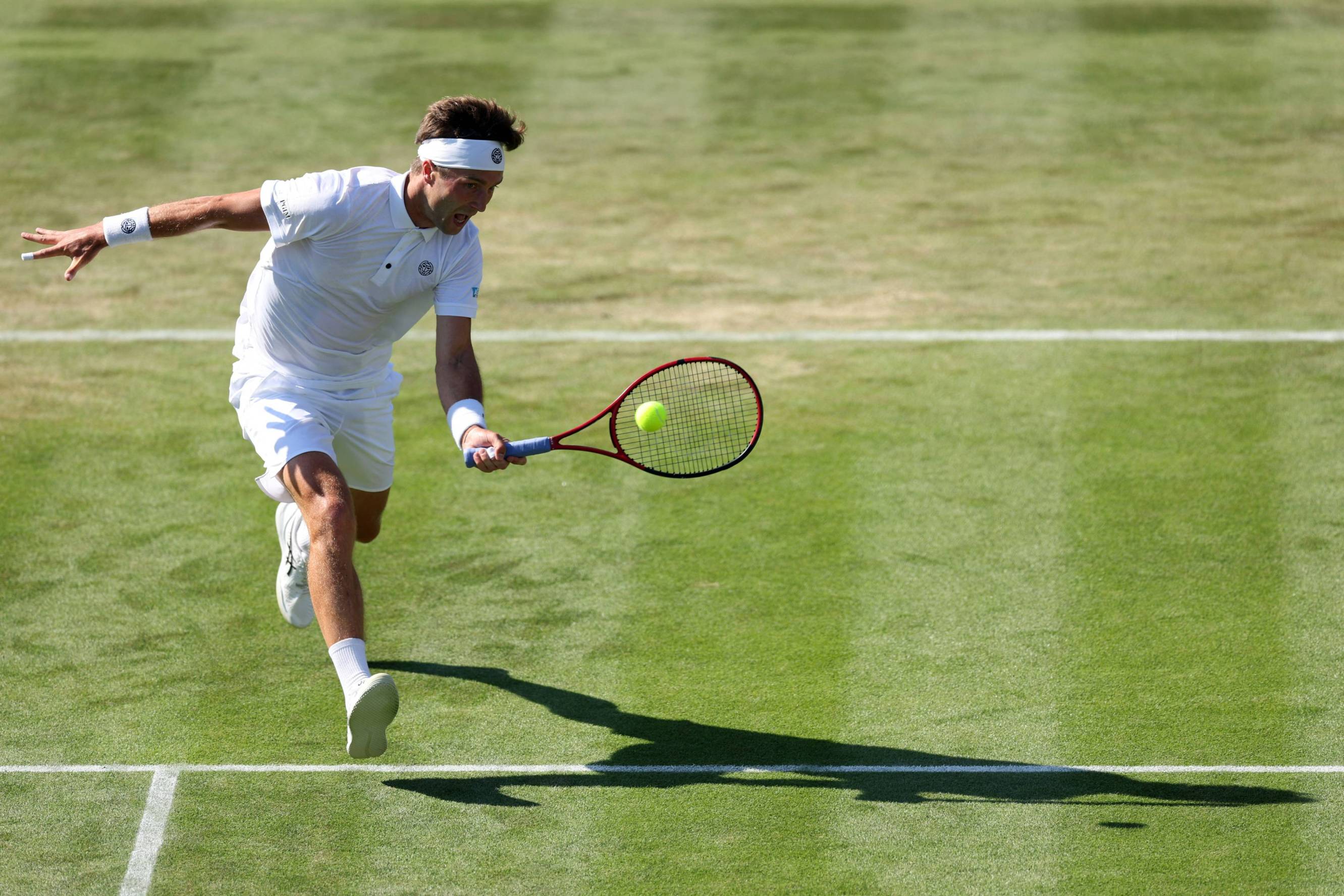 2023-Liam-Broady-Wimbledon-R3-forehand.jpg