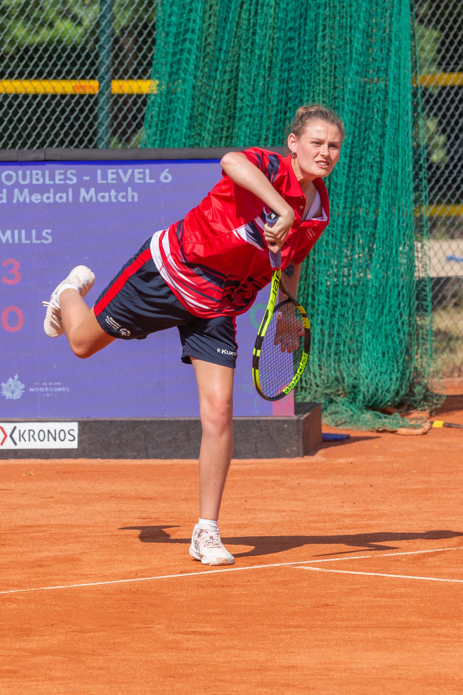 Lily Mills of Great Britain serving during the Women's Singles Level 6 Gold Medal Match at the 2023 Special Olympics, Berlin (Photo by Ken Hanrahan Smith, Katz Wizkas Photography)