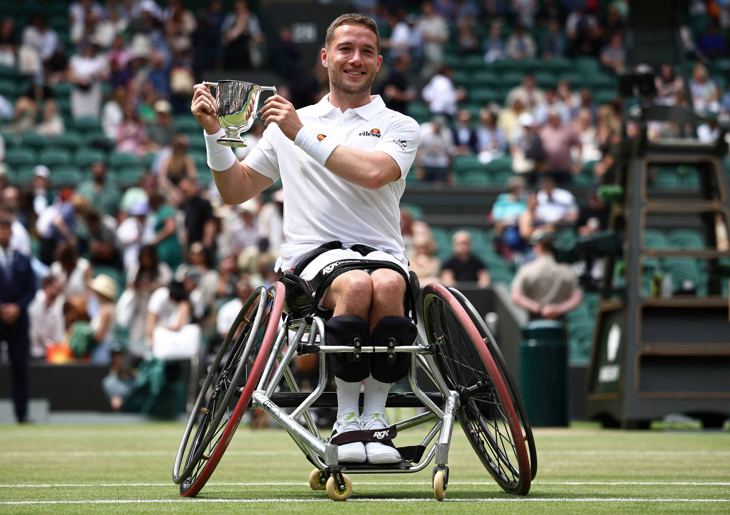 2024-Alfie-Hewett-Wimbledon-final-trophy.jpg