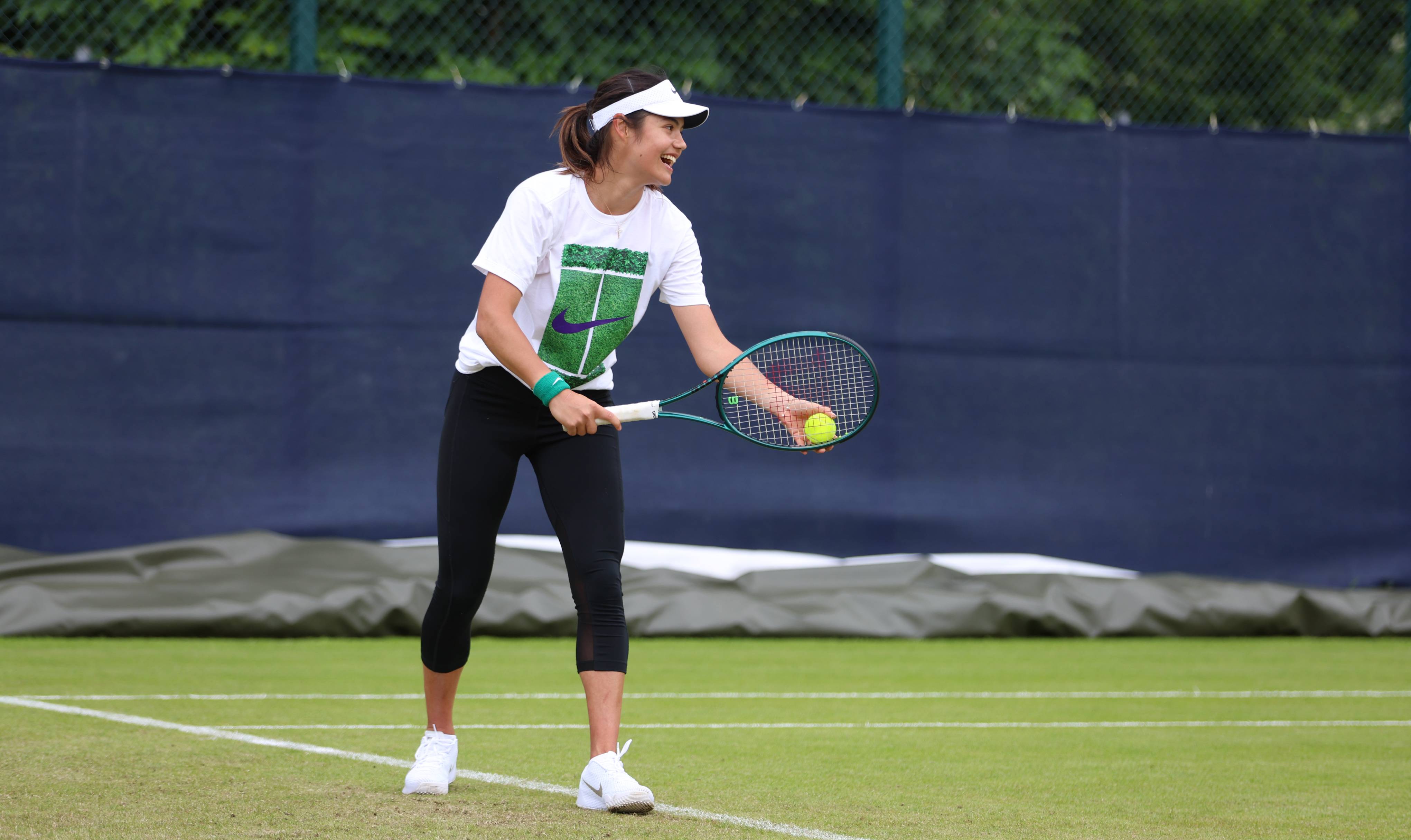 2024-Emma-Raducanu-Rothesay-Open-Nottingham-training-serve.jpg