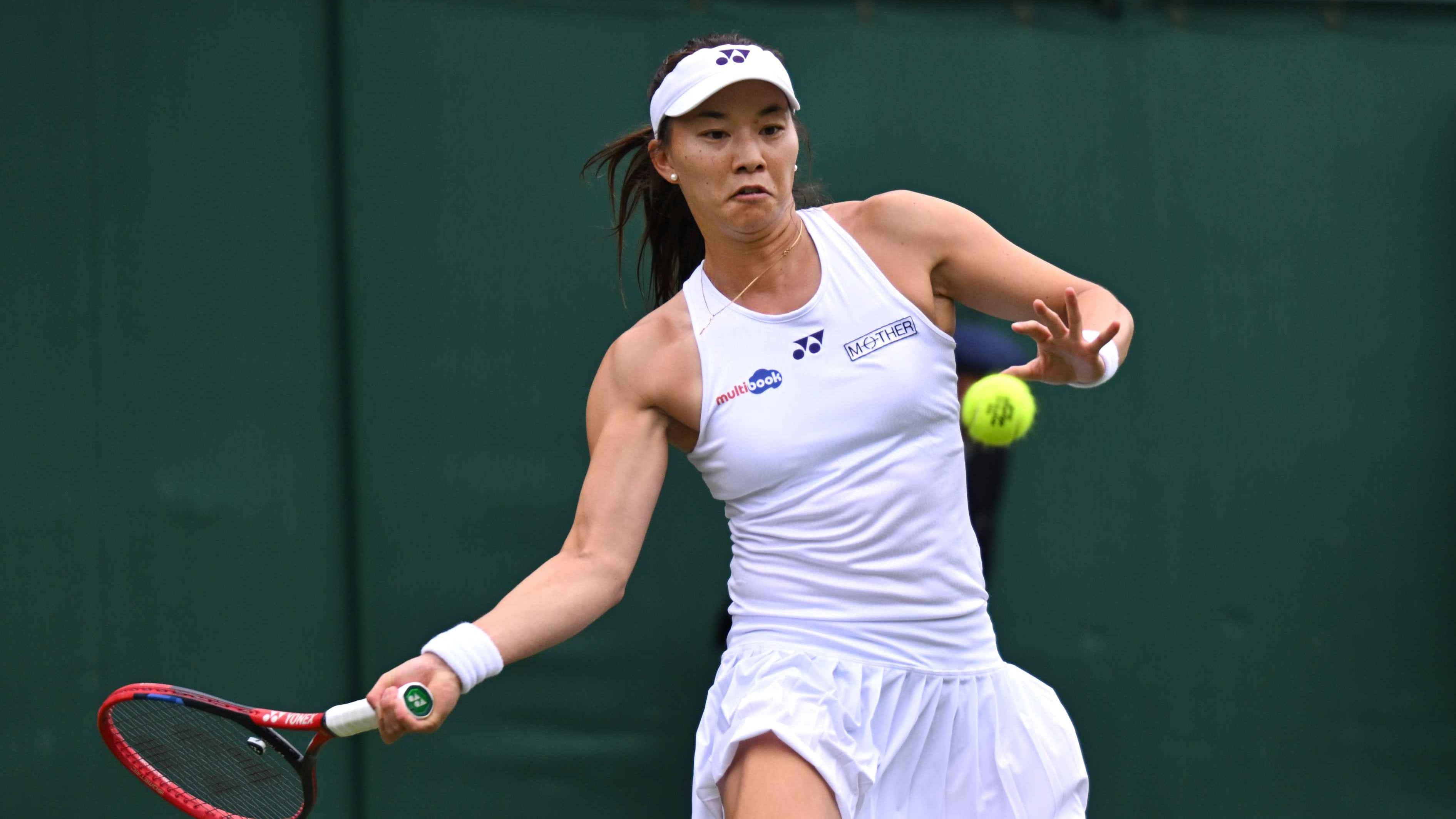 Lily Miyaazki preparing to hit a forehand on court at Wimbledon