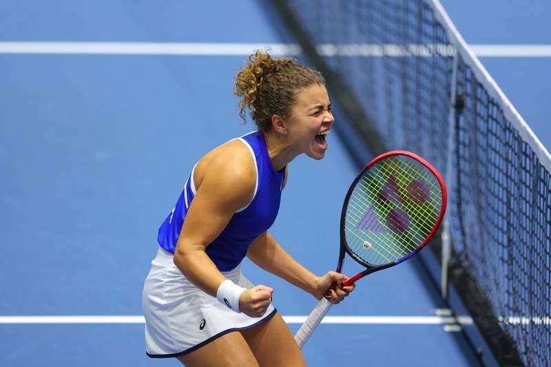 Jasmine Paolini celebrates winning her semi-final rubber at the Billie Jean King Cup Finals 2023