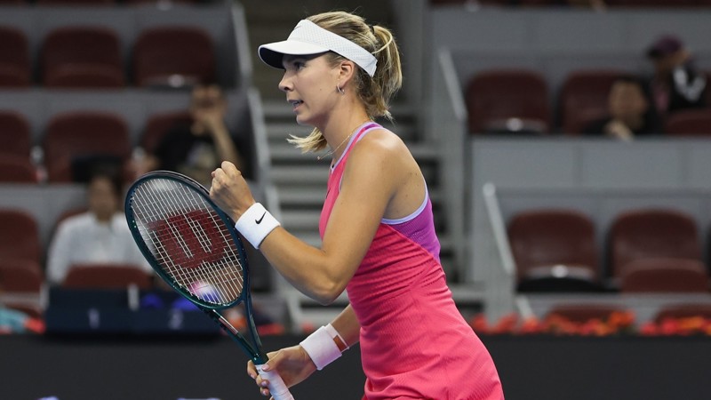 Katie Boulter competing at the WTA 1000 China Open while clenching her fist