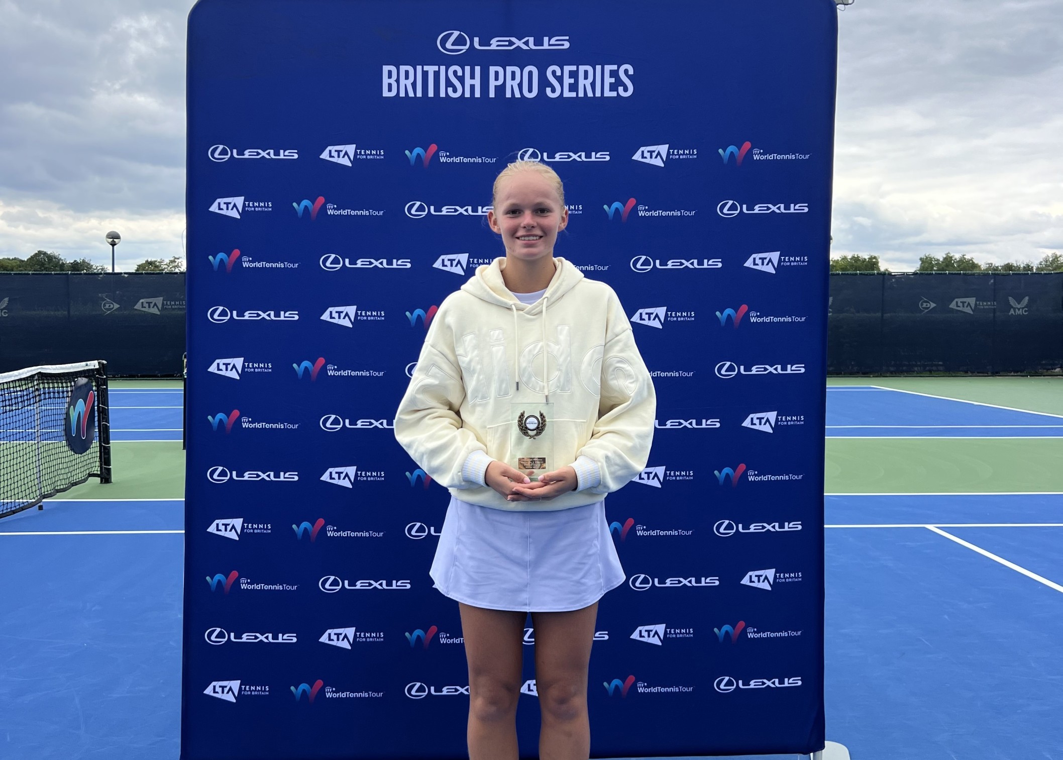 Belgian qualifier Jeline Vandromme claims Roehampton singles title while British duo celebrate doubles success
