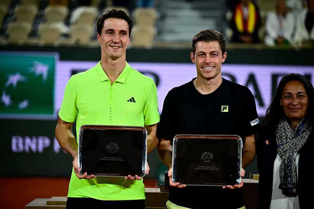 Joe Salisbury and Neal Skupski holding their runners-up trophies at Roland Garros 