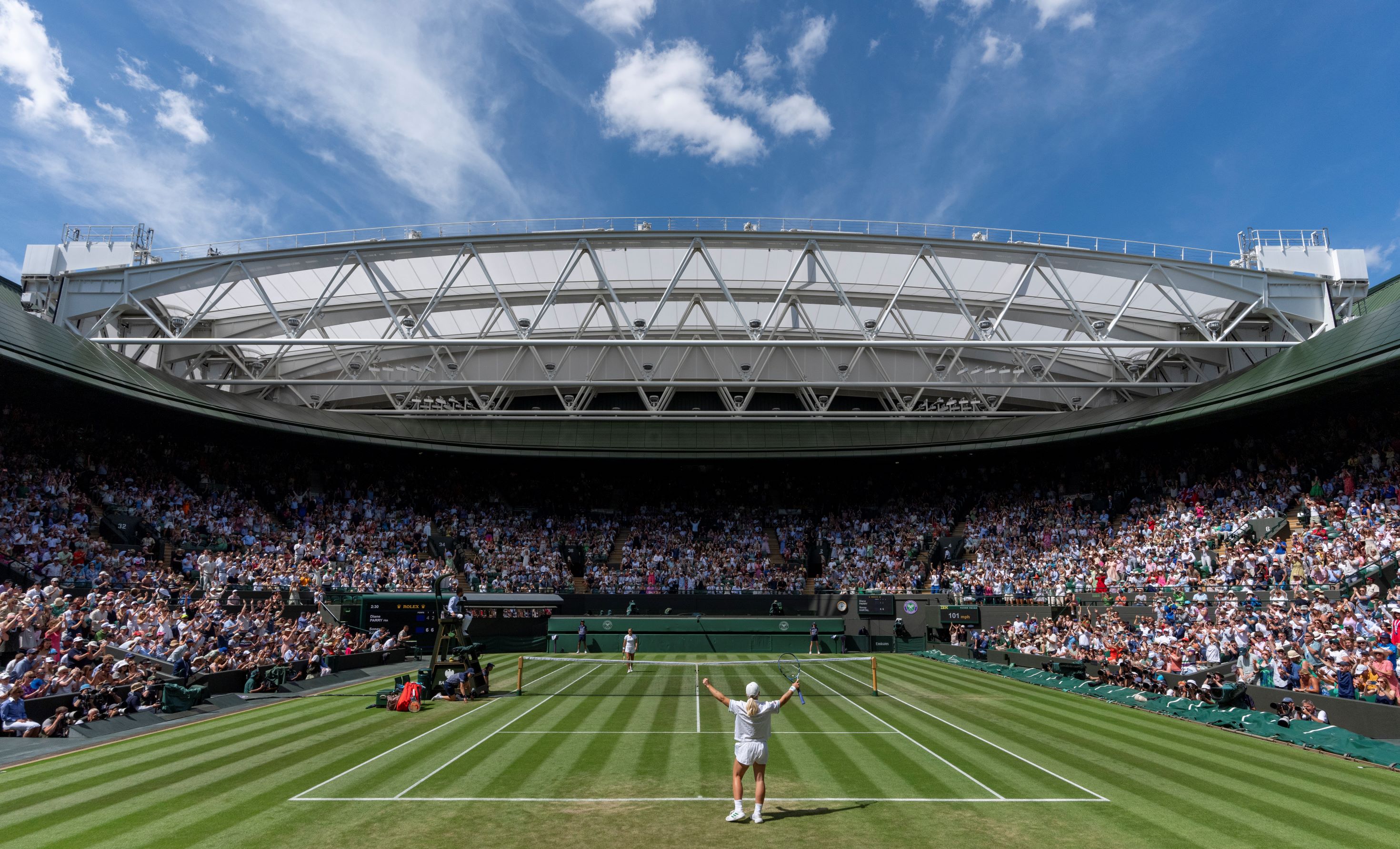 2025-Sonay-Kartal-Wimbledon-R3-crowd.jpg