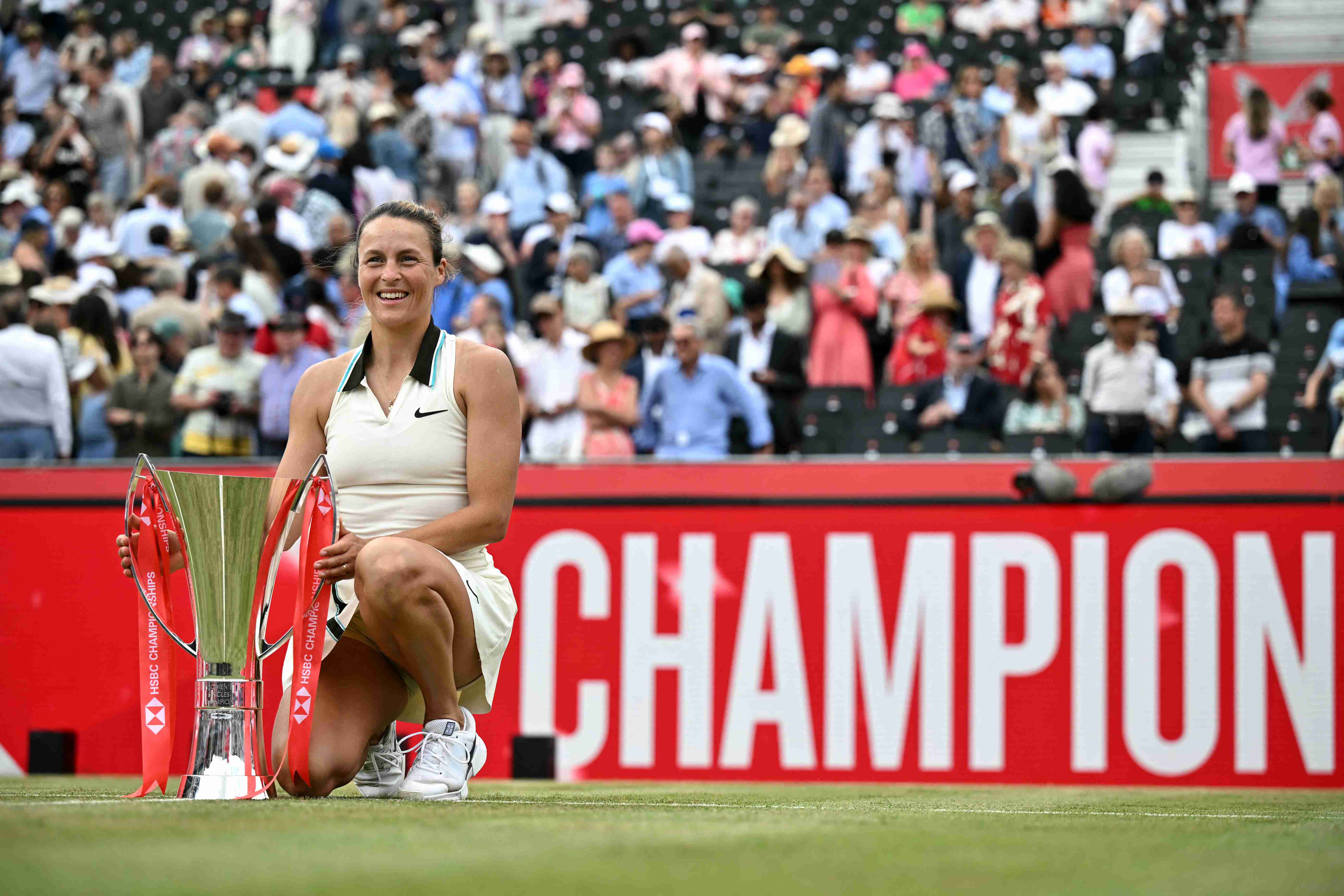 2025-Tatjana-Maria-HSBC-Championships-trophy.jpg