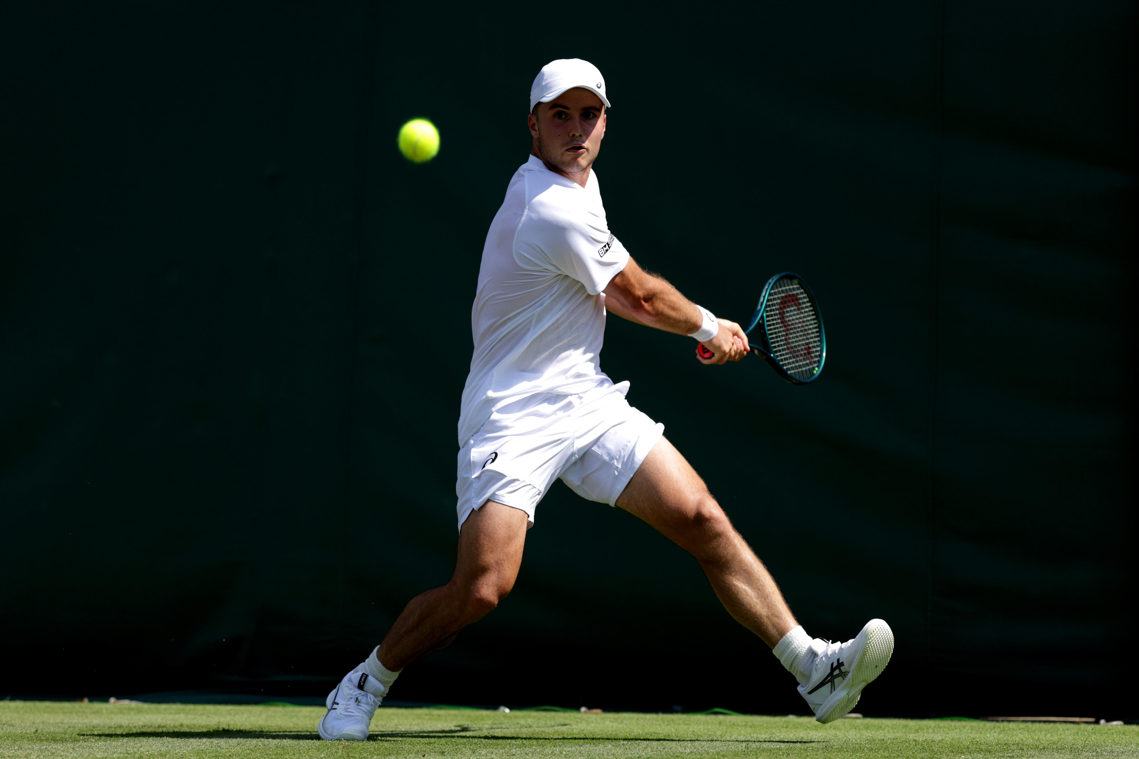 Arthur Fery hitting a backhand on court at Wimbledon