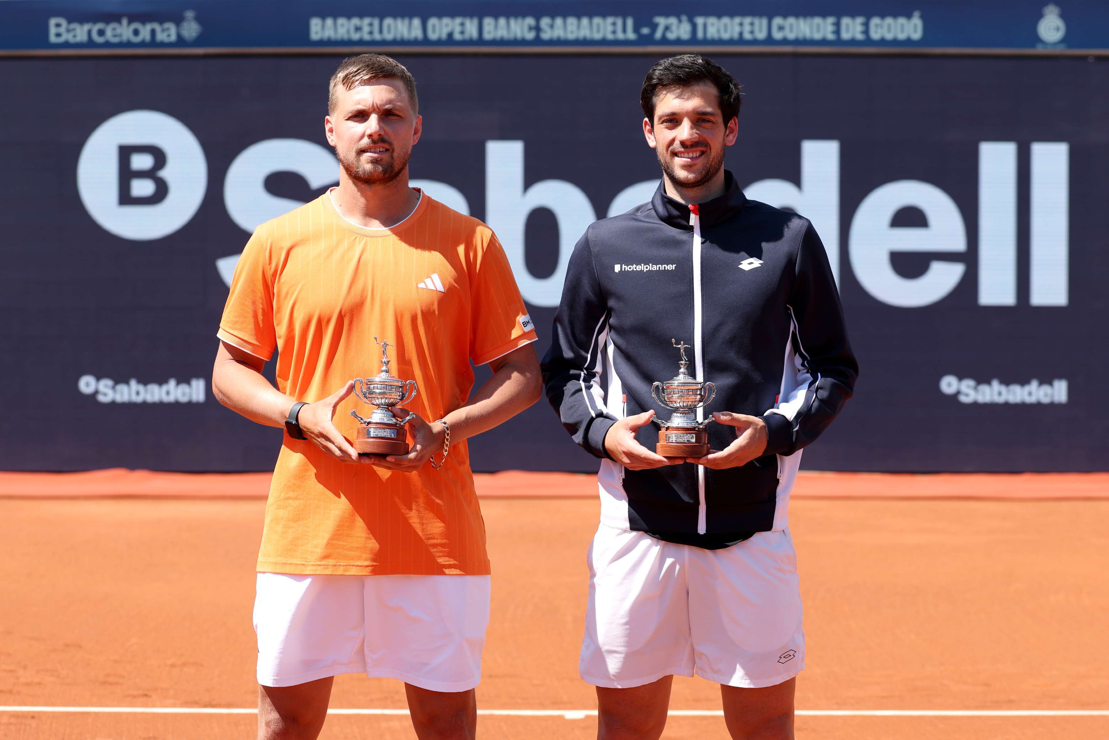 Julian Cash & Lloyd Glasspool win first title of the year at Barcelona Open