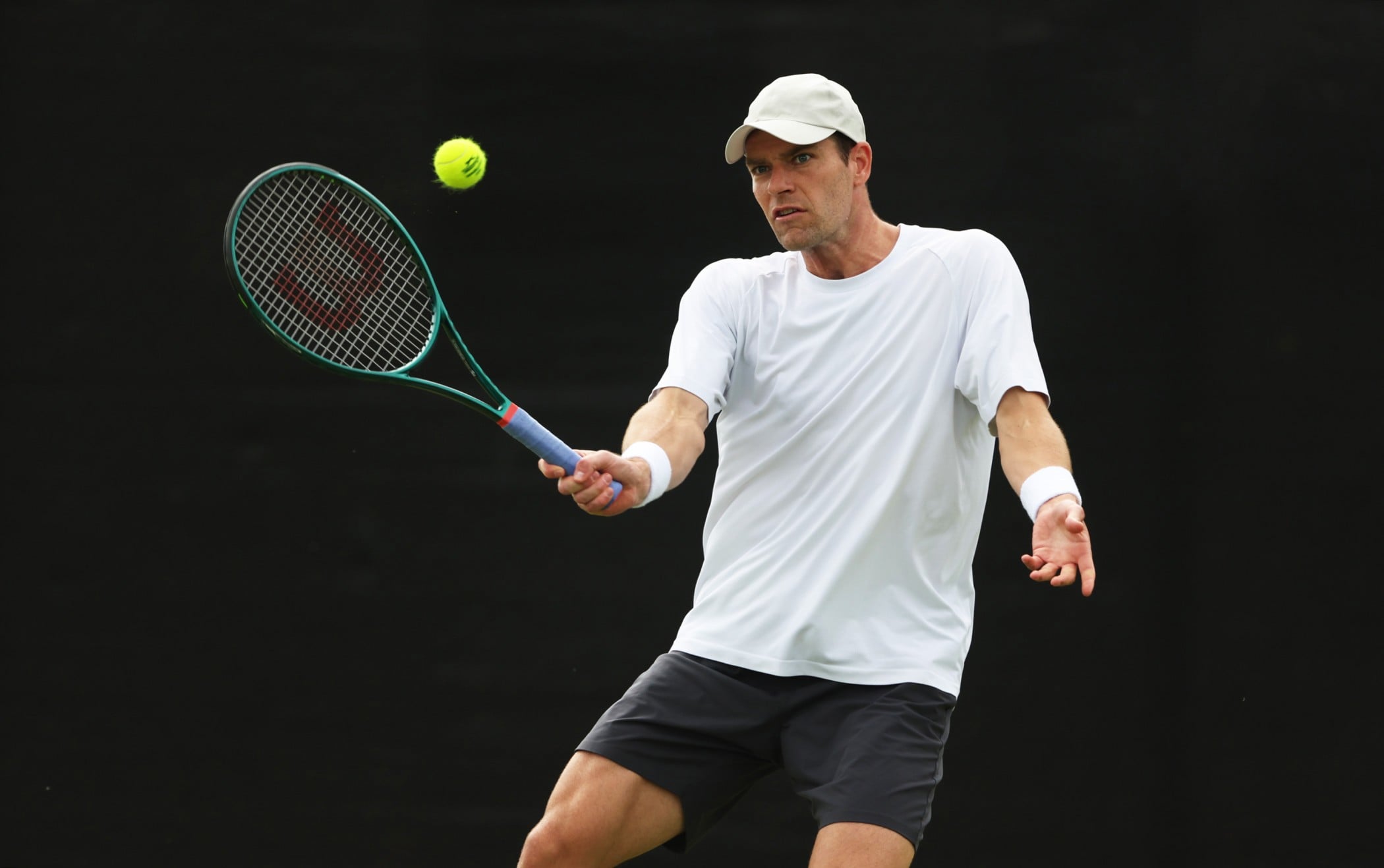 Alastair Gray hitting a forehand on a tennis court at the Lexus Nottingham Open