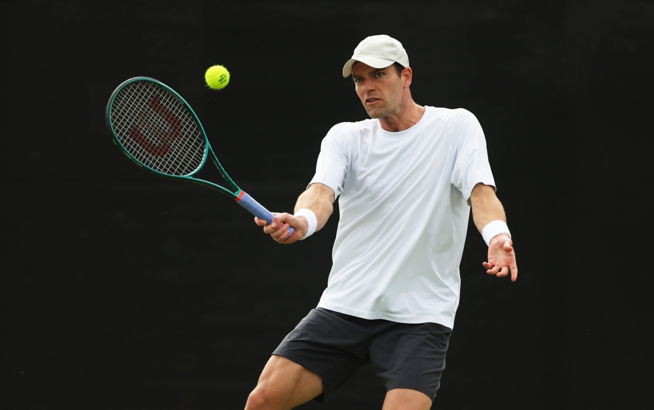 Alastair Gray hitting a forehand on a tennis court at the Lexus Nottingham Open