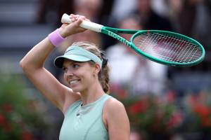 Katie Boulter waves her racket to the crowd after winning in the first round of the HSBC Championships