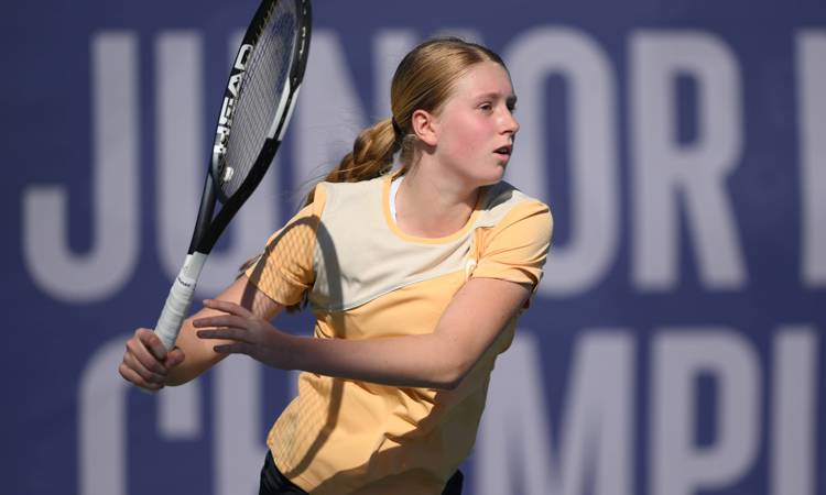 Daniella Britton wins Lexus Wrexham Open One Point Grand