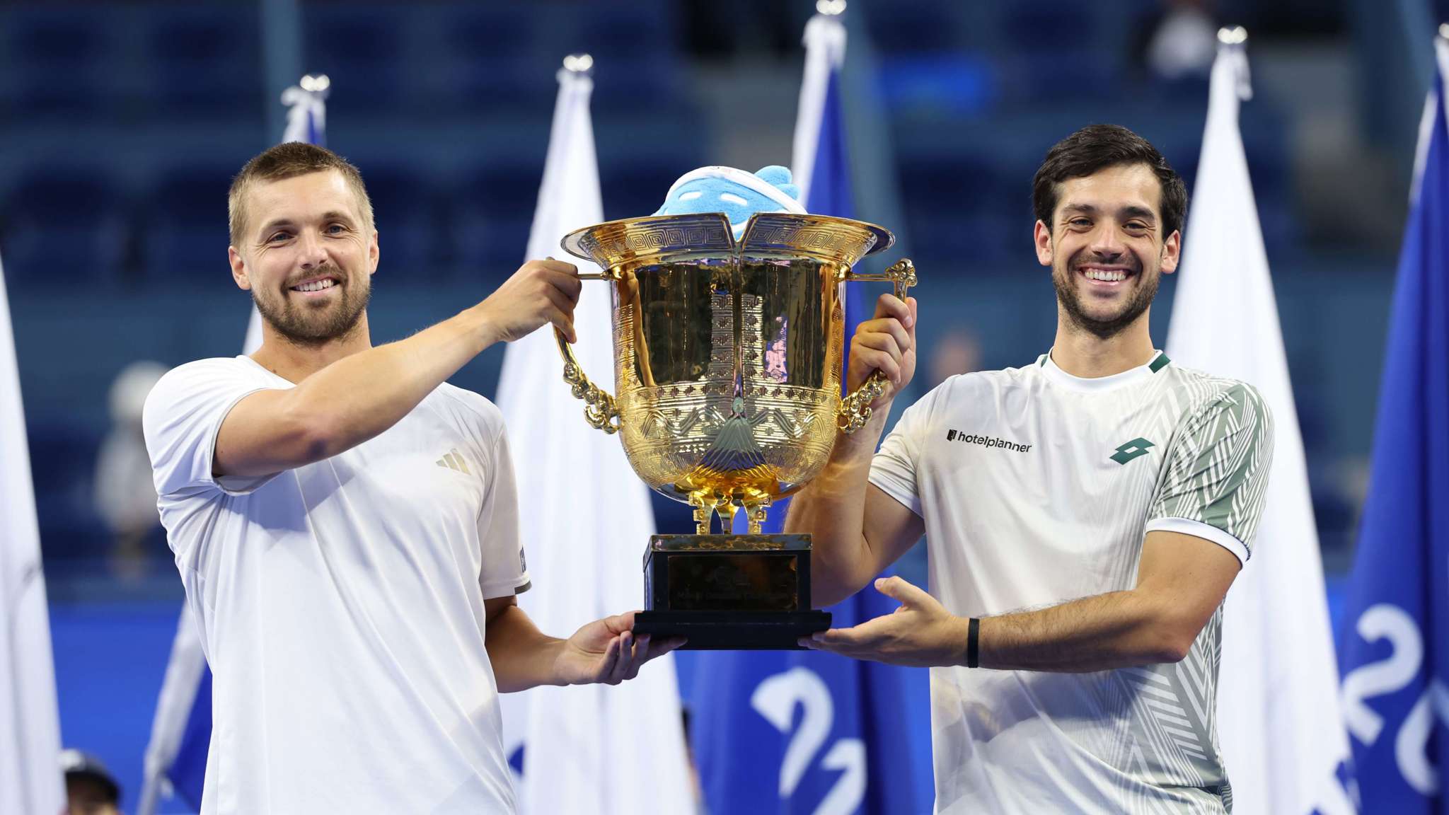 Julian Cash and Lloyd Glasspool crowned China Open men's doubles champions