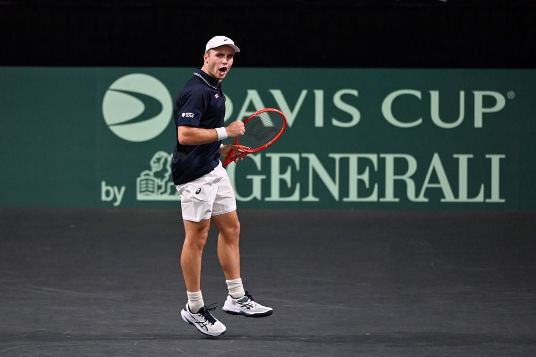 Arthur Fery clenching his fist and celebrating on court at the Davis Cup 