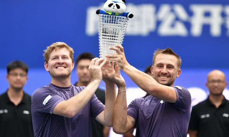 Luke Johnson and Jan Zielinski capture first ATP title together at the Chengdu Open