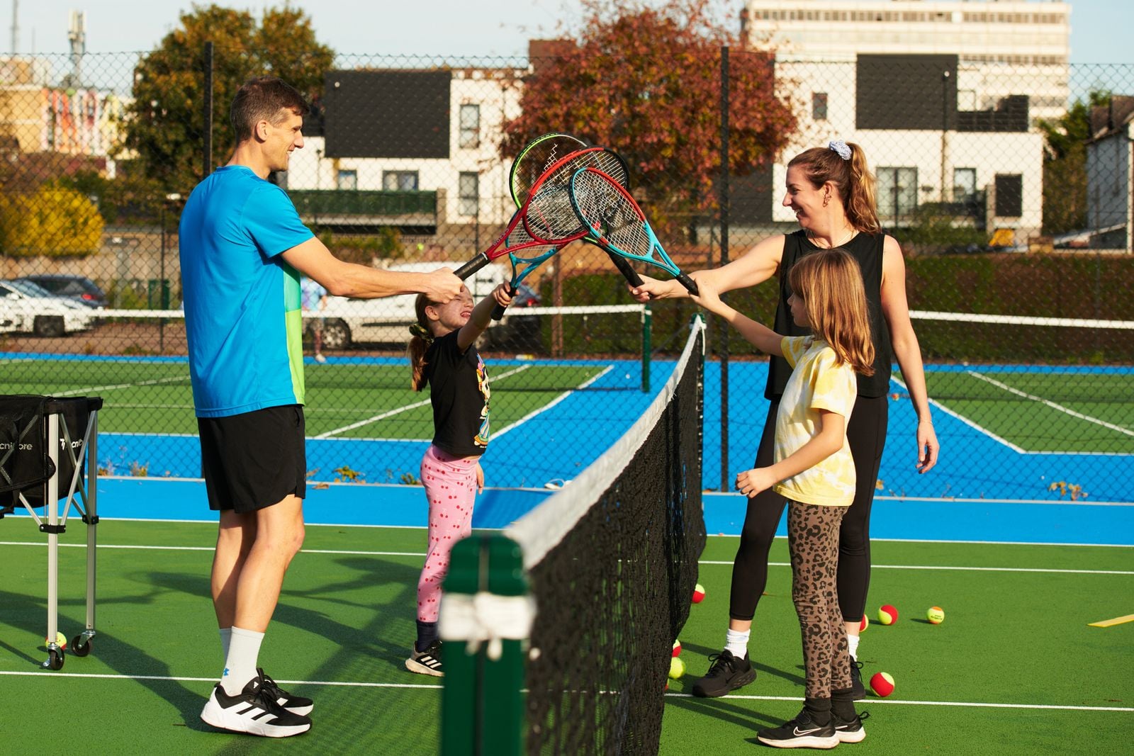 Play tennis & padel this summer: activities for kids, families & adults