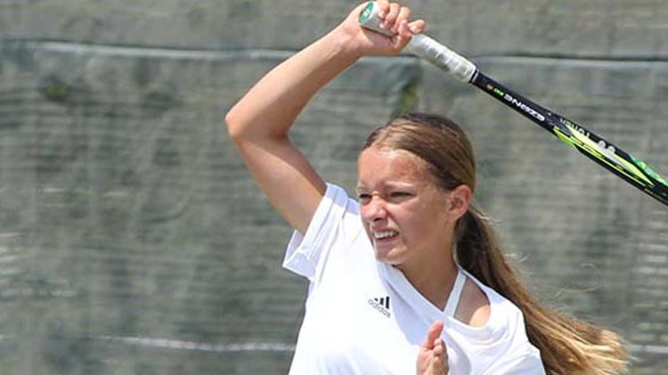 Matilda Mutavdzic playing tennis