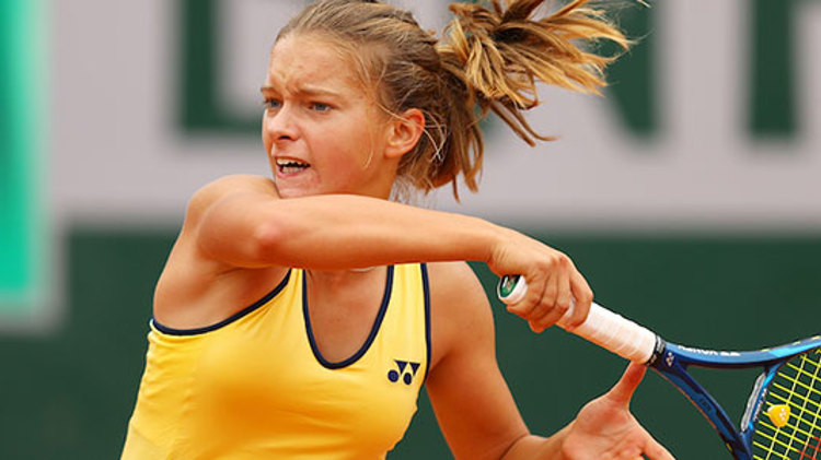 Matilda Mutavdzic hits a forehand
