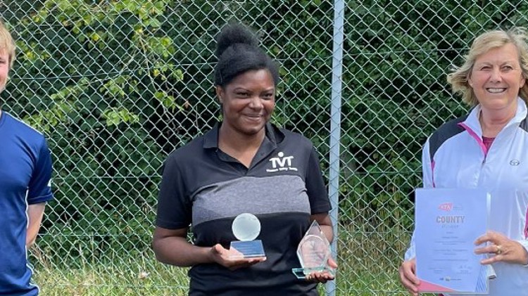Mekaya being presented with her award