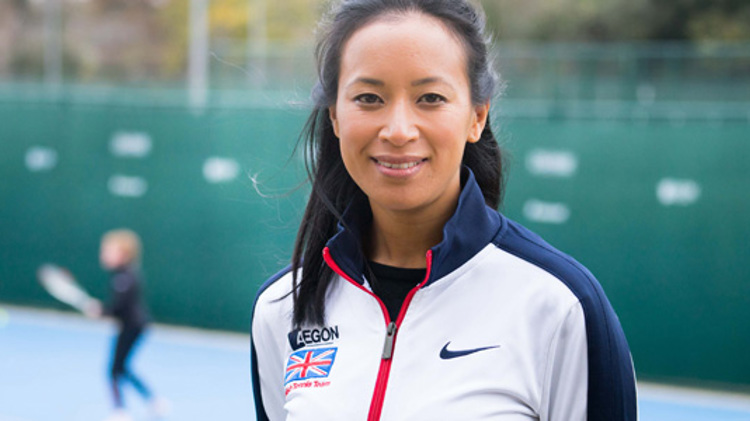 Anne Keothavong smiling on a tennis court