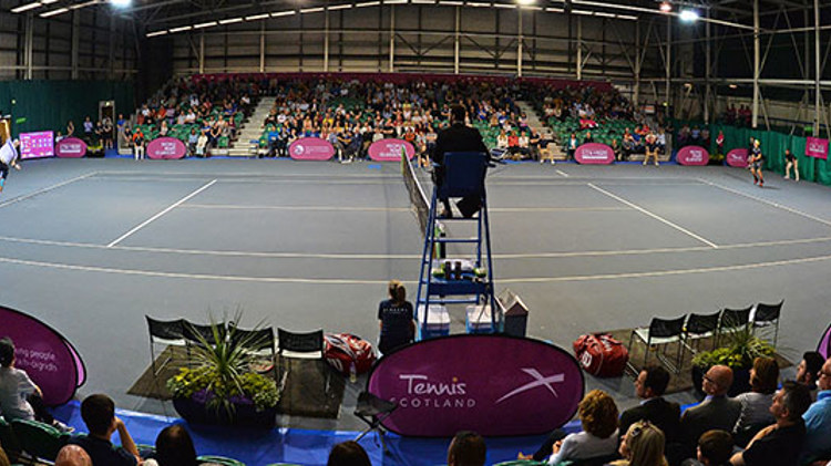 2018 Glasgow trophy stadium picture, view of crowd and umpire during a match